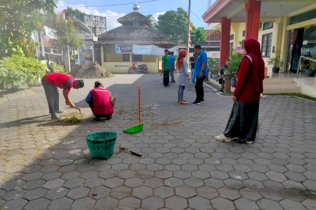 Kerja Bakti Menyambut Hari Kemerdekaan Republik Indonesia Ke-77 dan Hari Jadi Kabupaten Klaten Ke-218 di Kecamatan Karangnongko