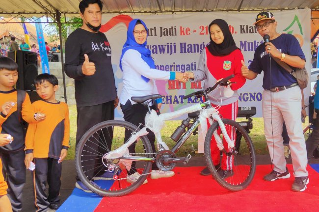 Jalan Sehat dan Senam Massal Memperingati HUT Kabupaten Klaten Ke-218 di Kecamatan Karangnongko