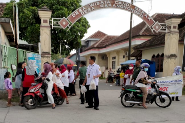 ASN Kecamatan Karangnongko Berbagi Takjil