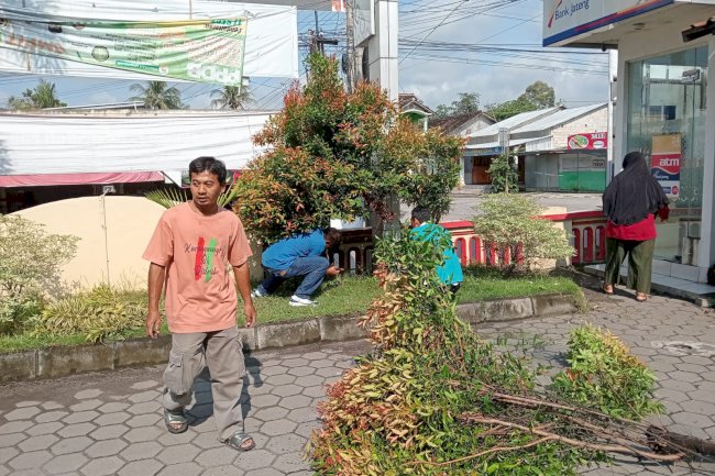 Kecamatan Karangnongko Gelar Aksi Bersih-Bersih dalam Peringatan Hari Peduli Sampah Nasional 2025