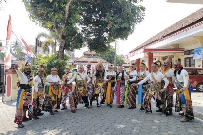 Kecamatan Karangnongko Ikuti Karnaval Budaya Hari Jadi Klaten ke-221 dan HUT RI ke-80