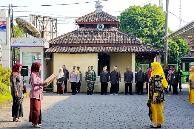 Upacara Peringatan Hari Kartini ke-147 Tahun 2026 di Kecamatan Karangnongko