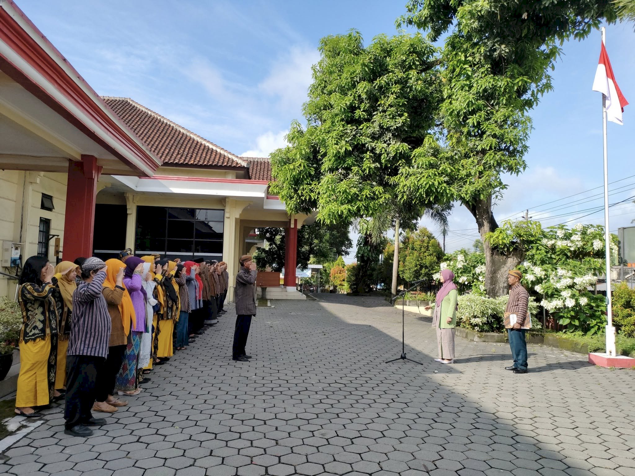 Upacara Peringatan Hari Lahir Pancasila Tahun 2025 di Kecamatan Karangnongko Berlangsung Khidmat