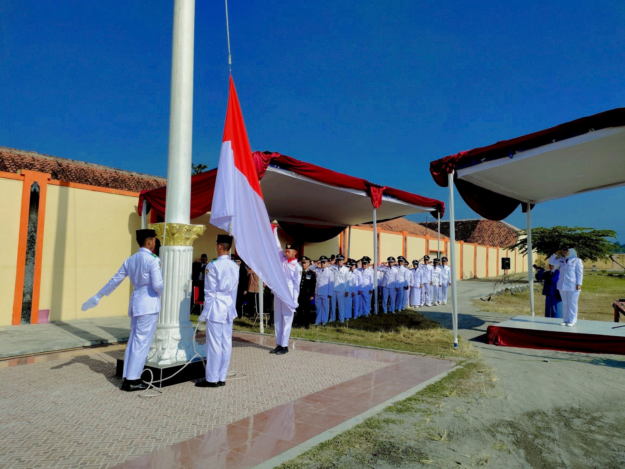 Upacara Bendera HUT ke-80 Kemerdekaan Republik Indonesia Tingkat Kecamatan Karangnongko