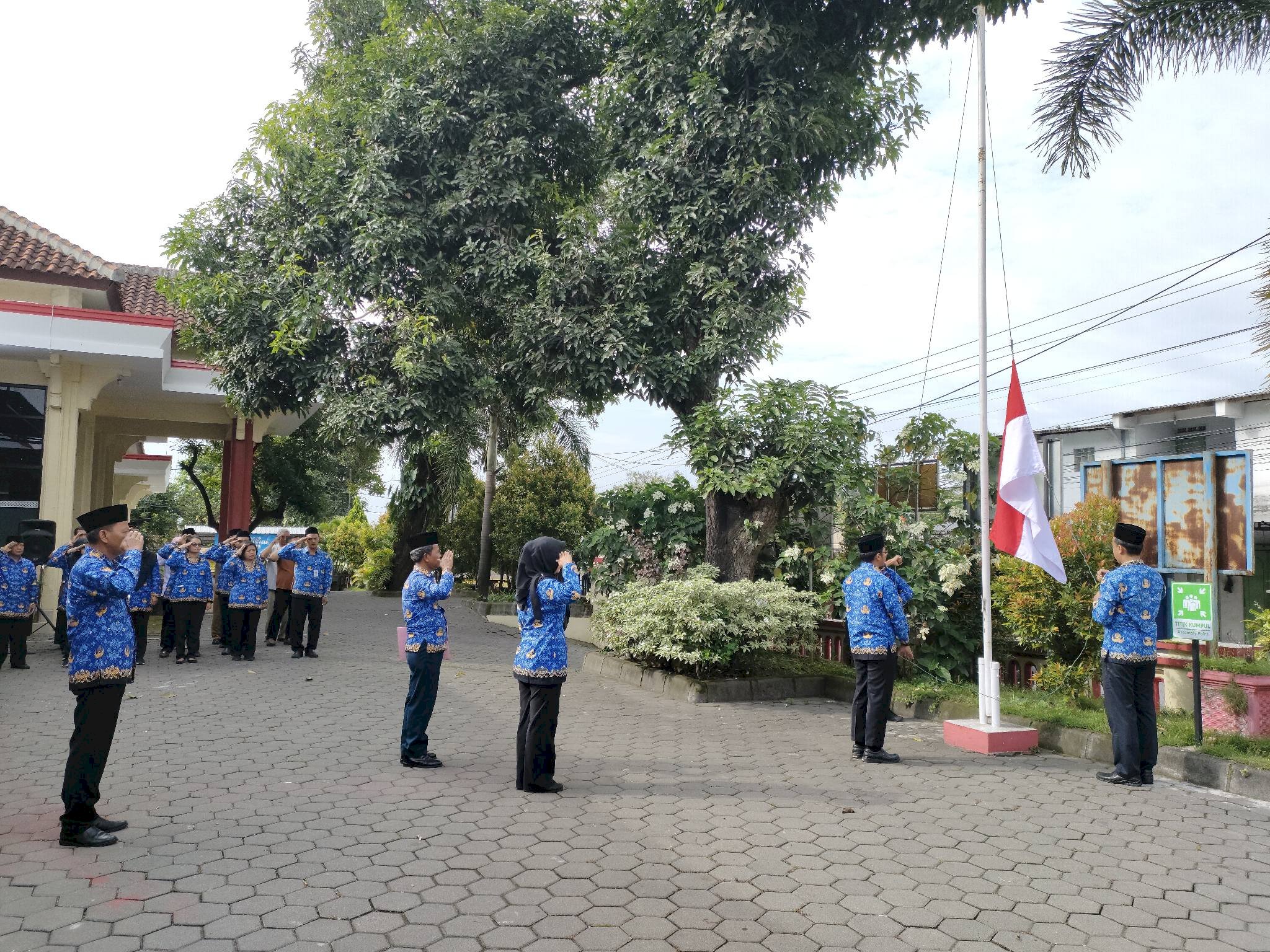 Upacara Peringatan HUT ke-54 KORPRI Tahun 2025 di Kecamatan Karangnongko