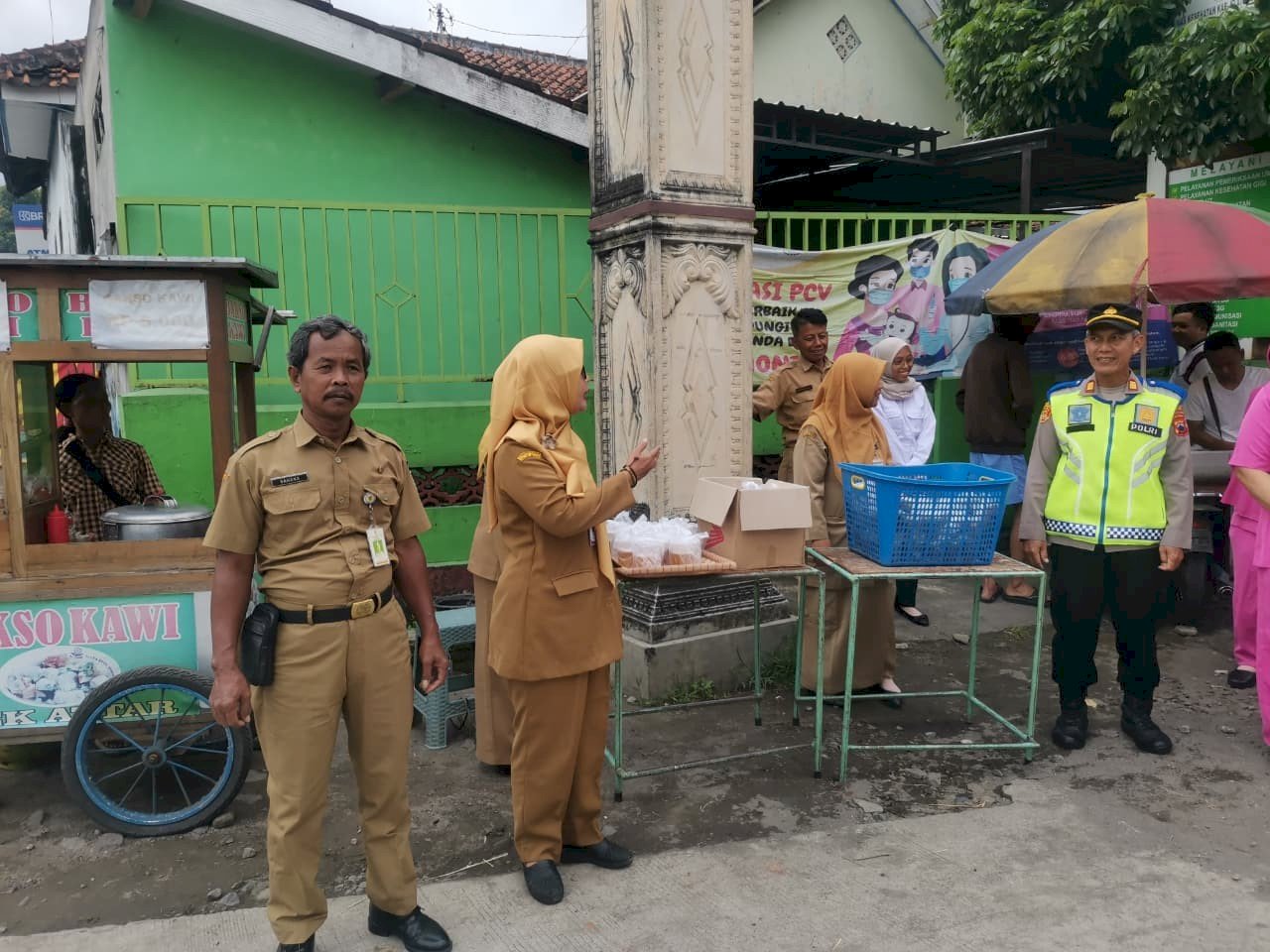 Sinergi Kecamatan dan Polsek Karangnongko dalam Pembagian Takjil Ramadhan 2026